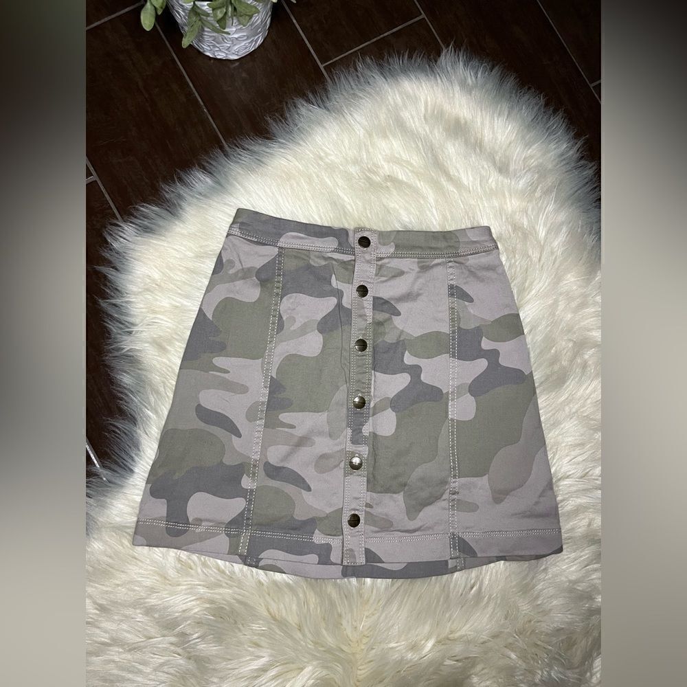 Hollister grey camo pencil snap button skirt sz 00/23